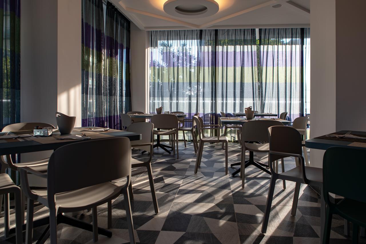 Hotel Rainbow ***S Rimini Exterior photo