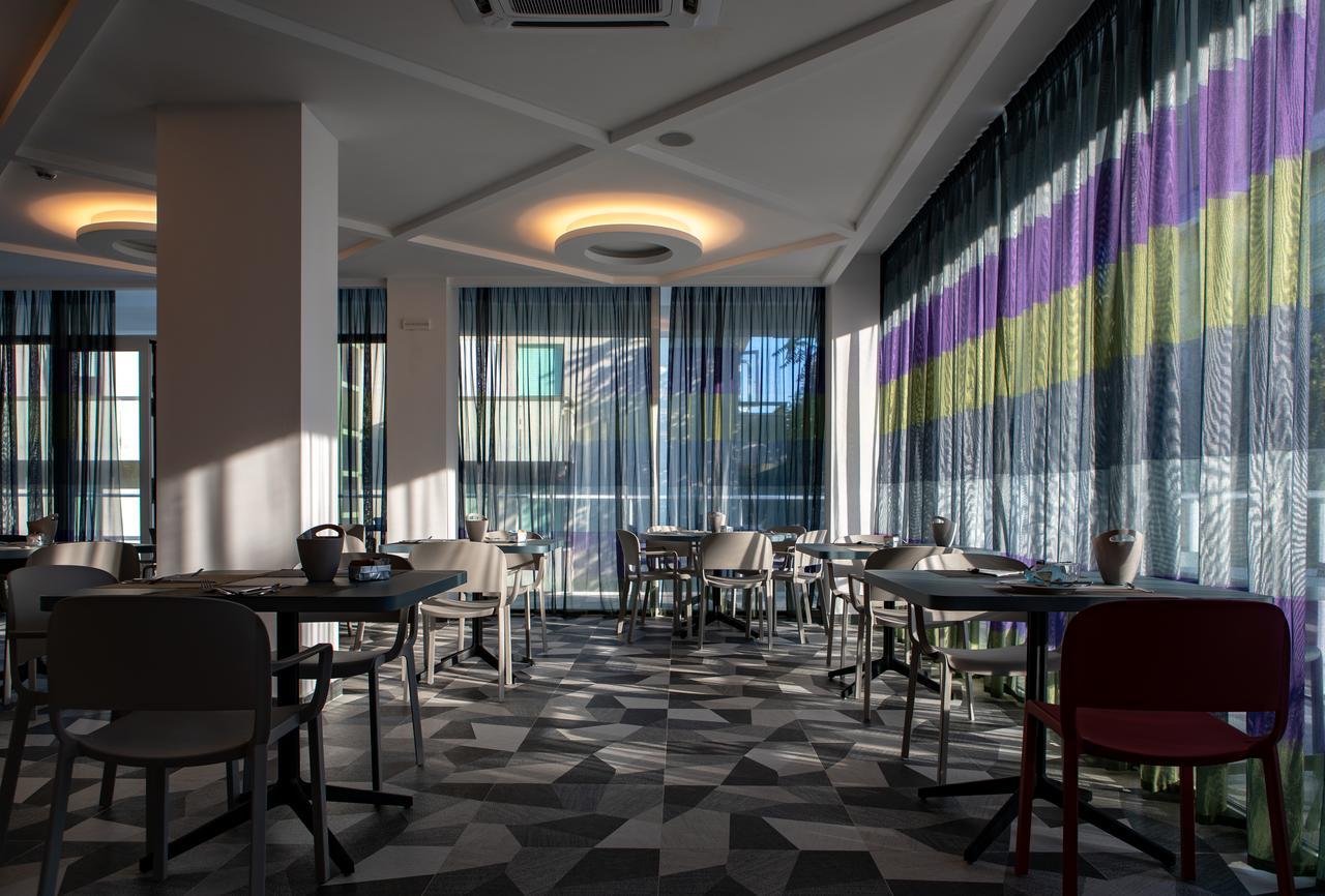 Hotel Rainbow ***S Rimini Exterior photo
